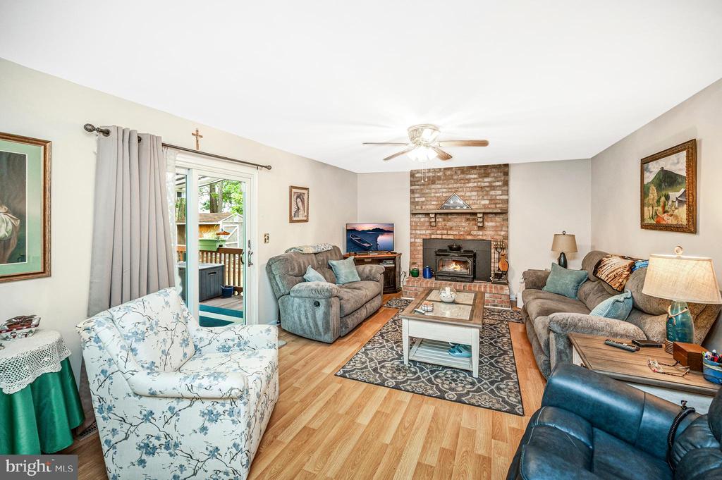 3913 LANCASTER RING ROAD