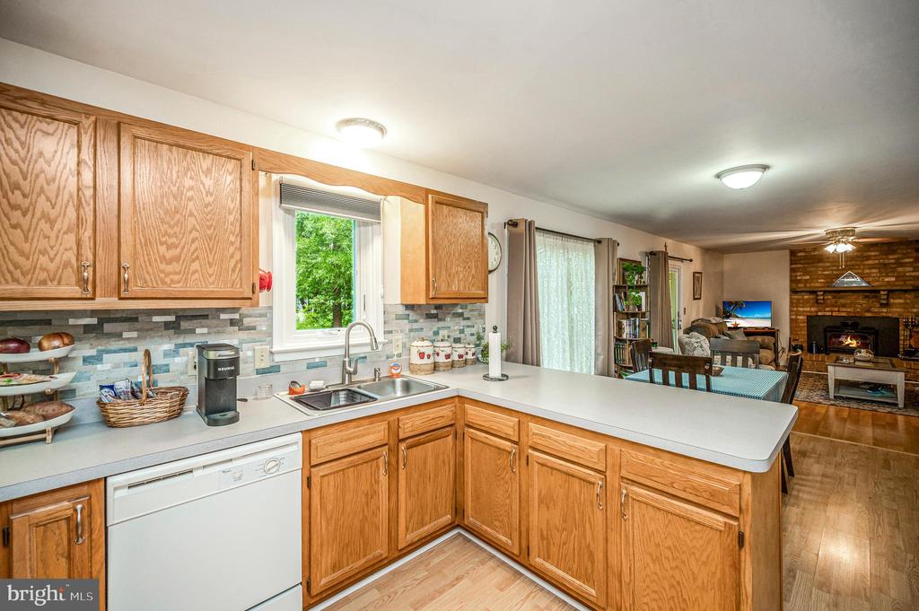 3913 LANCASTER RING ROAD