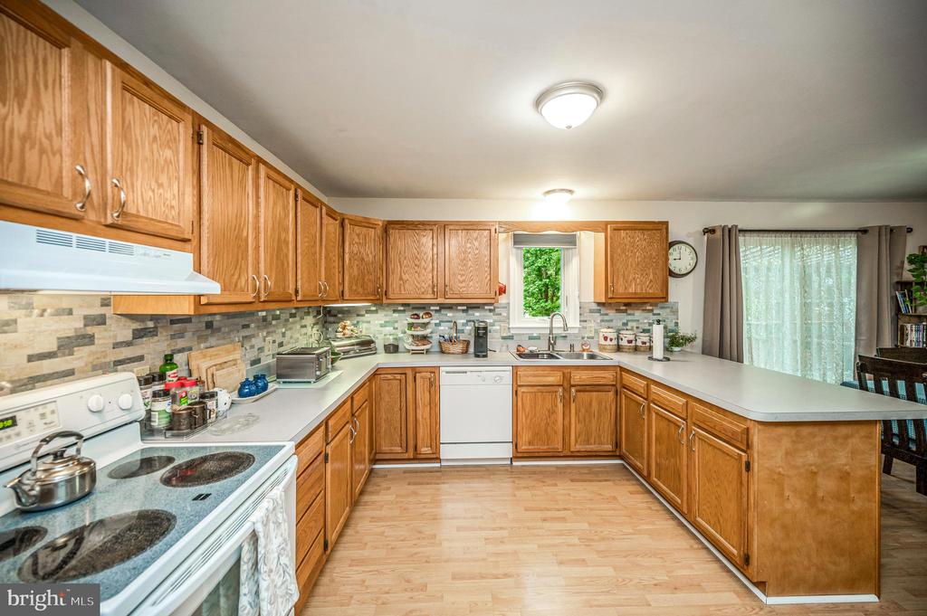 3913 LANCASTER RING ROAD