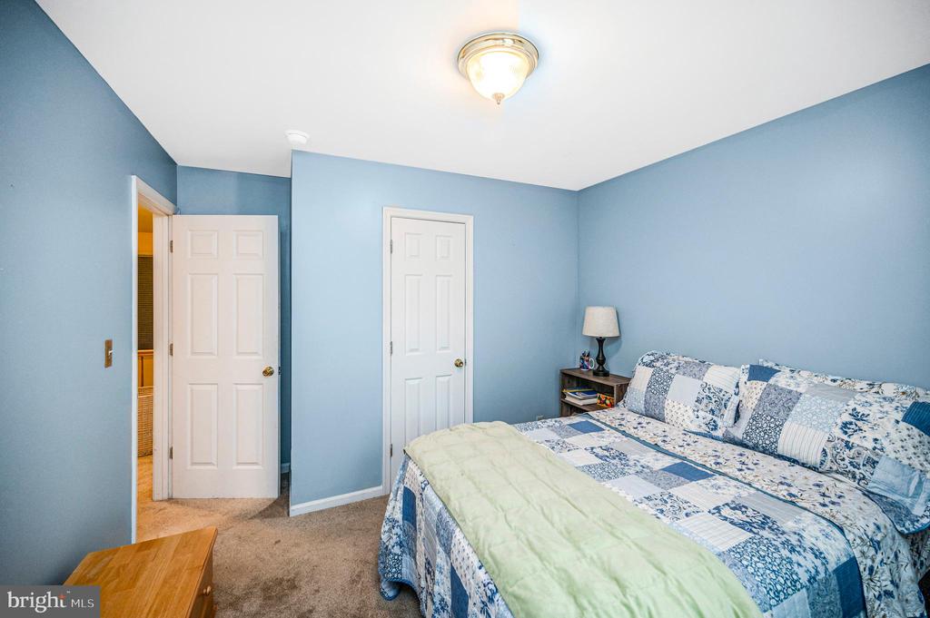 3913 LANCASTER RING ROAD