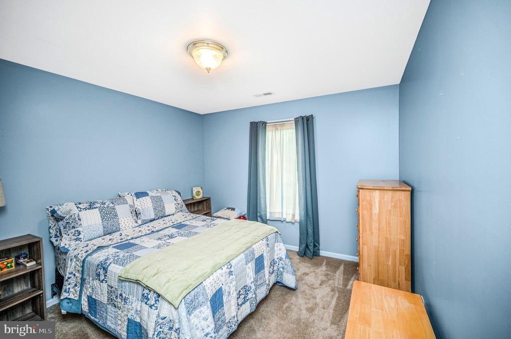 3913 LANCASTER RING ROAD