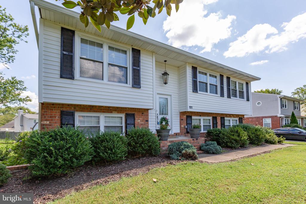 801 KILARNEY DRIVE