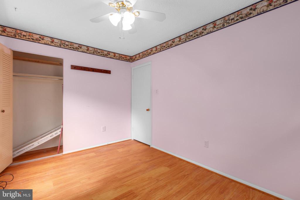 9 EDISON COURT