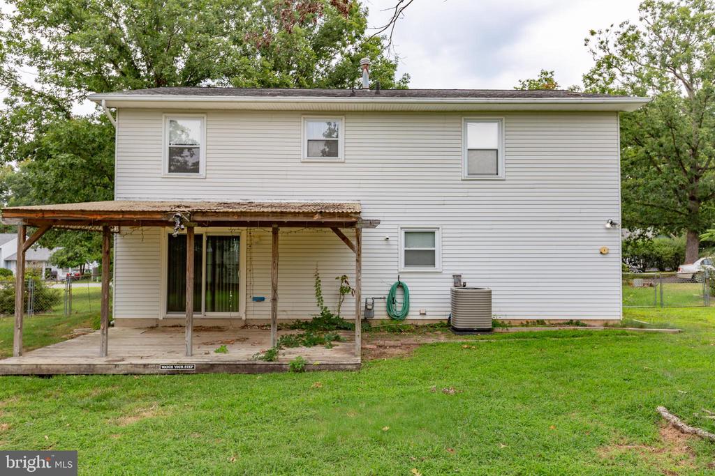 9 EDISON COURT