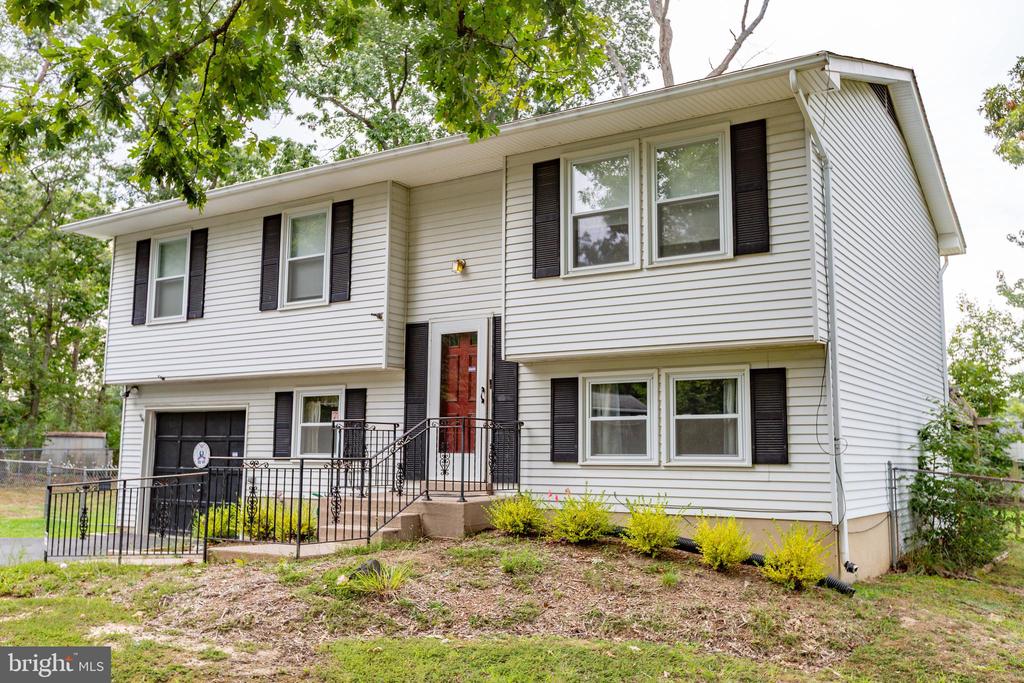 9 EDISON COURT