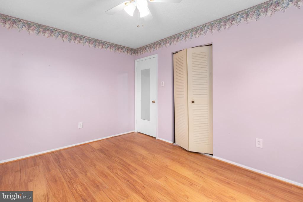 9 EDISON COURT