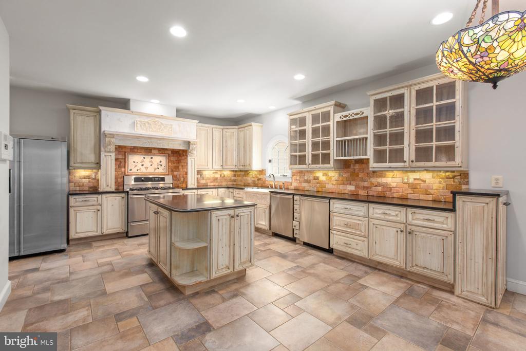 11806 FAWN LAKE PARKWAY