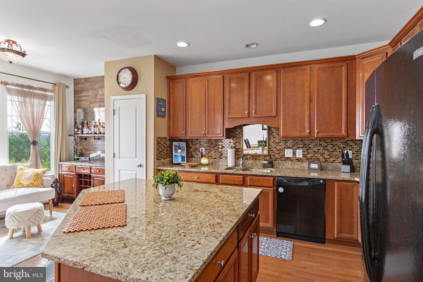 102 Hunting Creek Ln