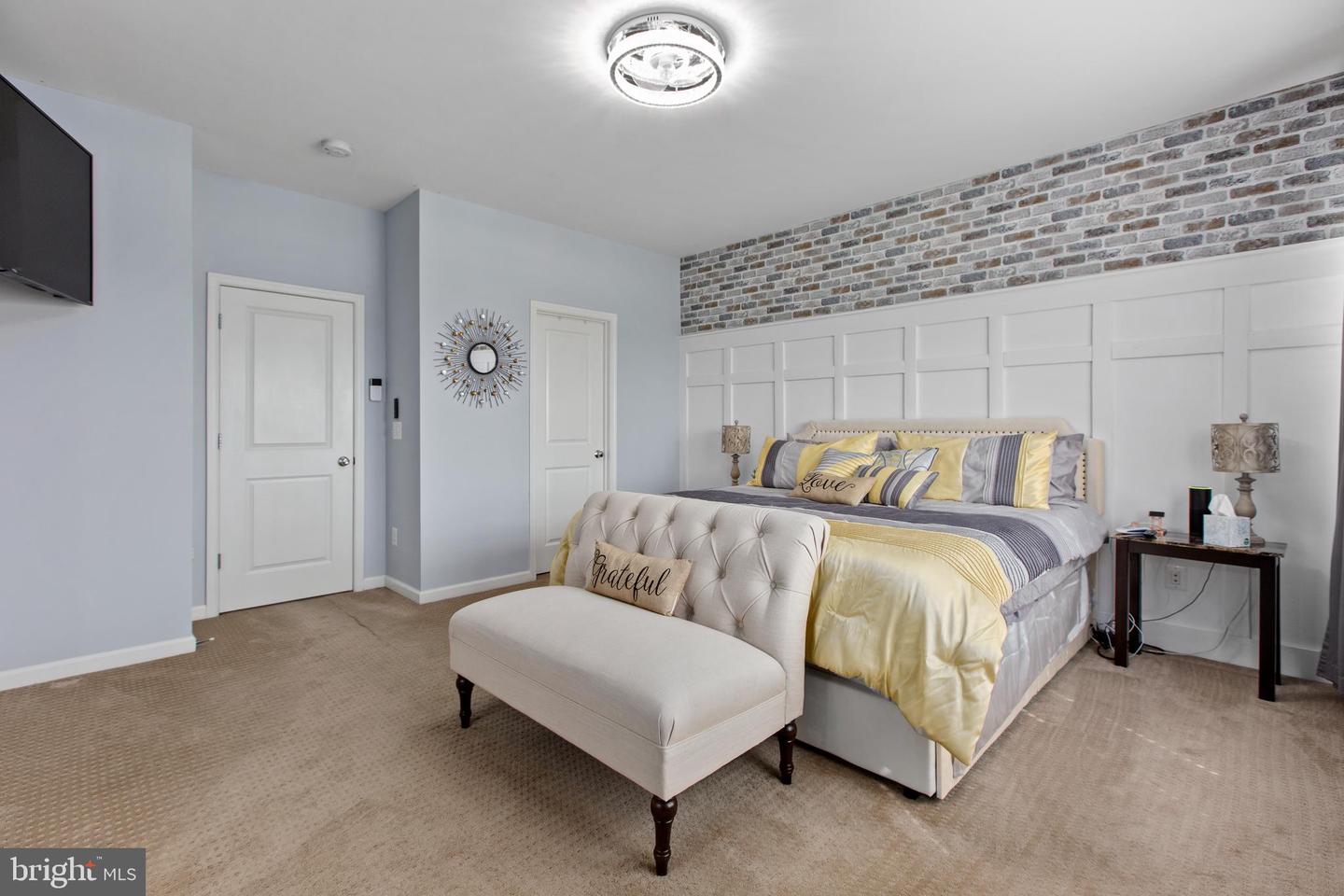 102 Hunting Creek Ln