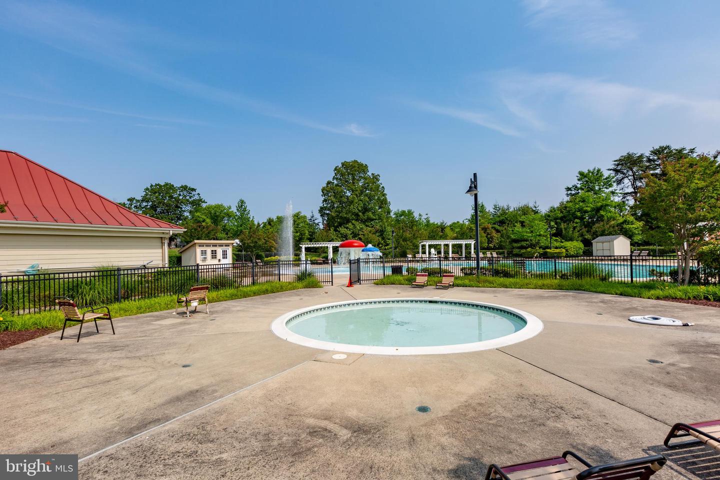 102 Hunting Creek Ln