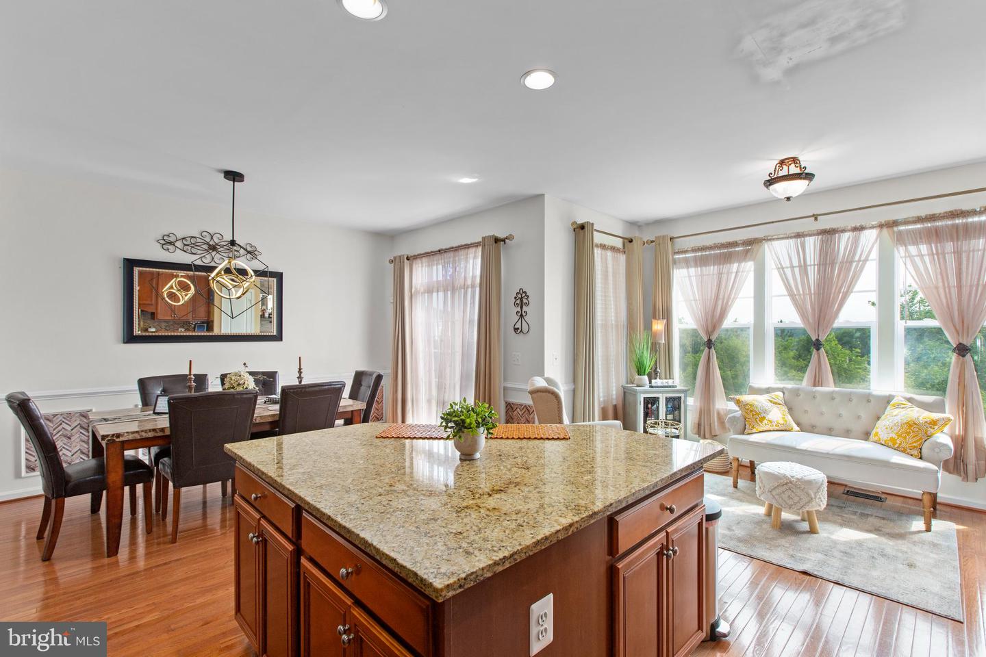 102 Hunting Creek Ln