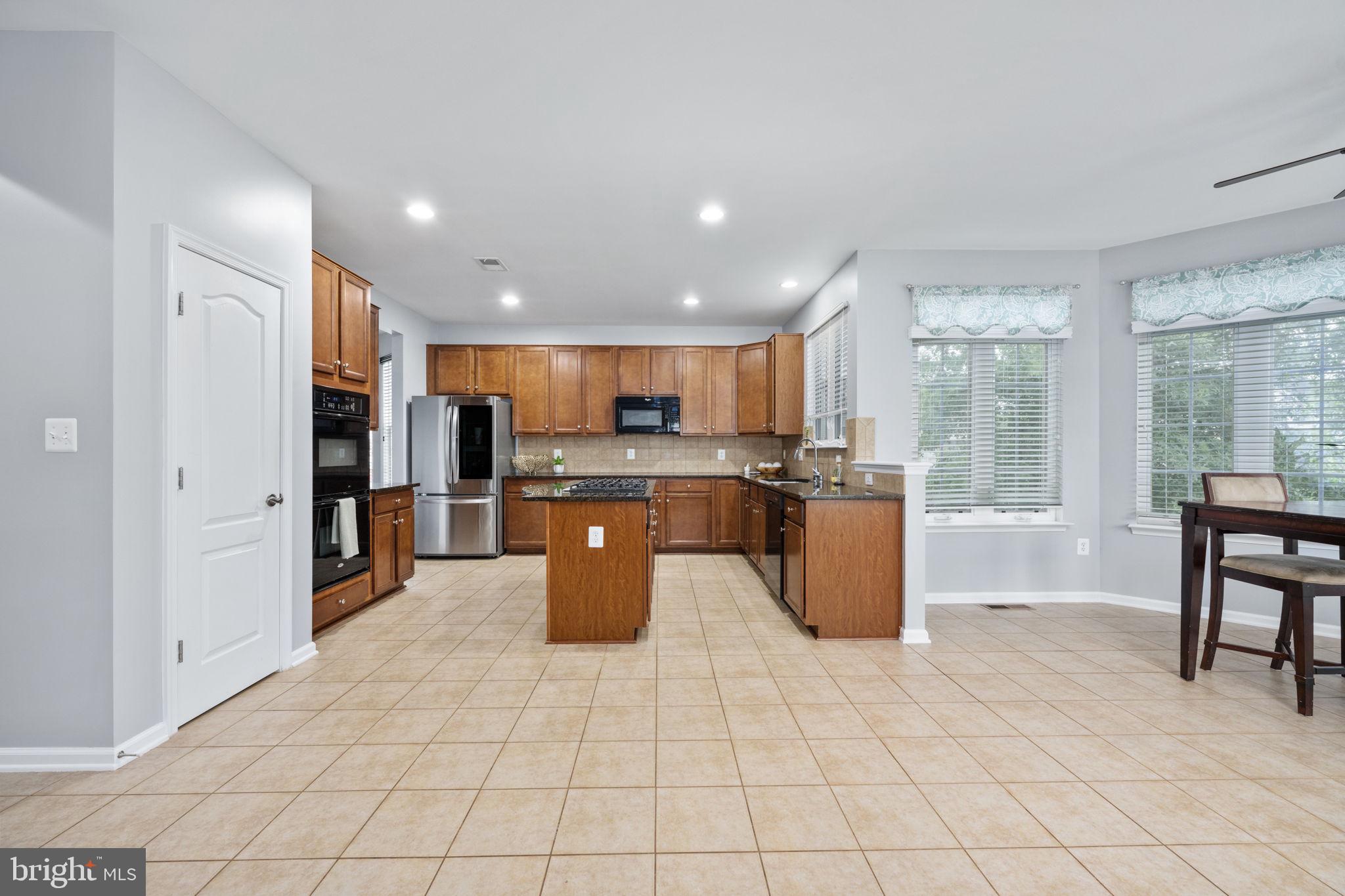 34 ROYAL CRESCENT WAY