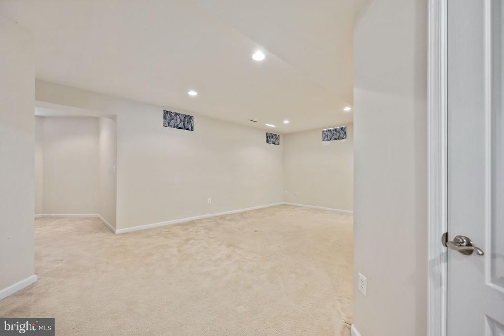 34 ROYAL CRESCENT WAY