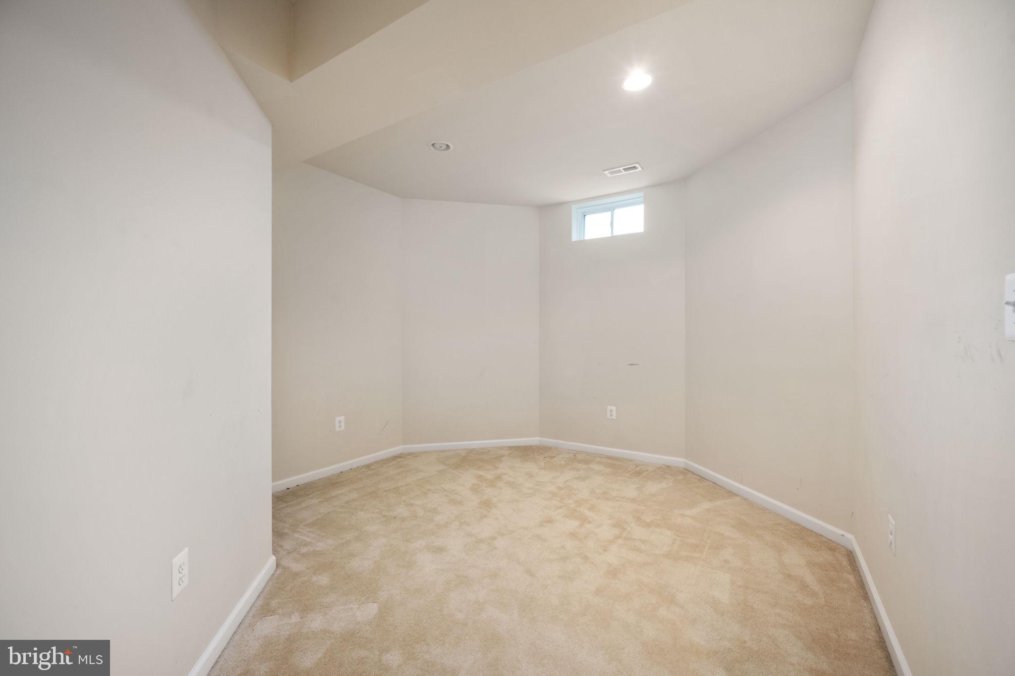 34 ROYAL CRESCENT WAY