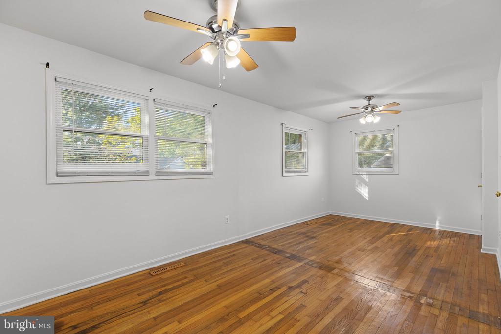 102 WALNUT DRIVE
