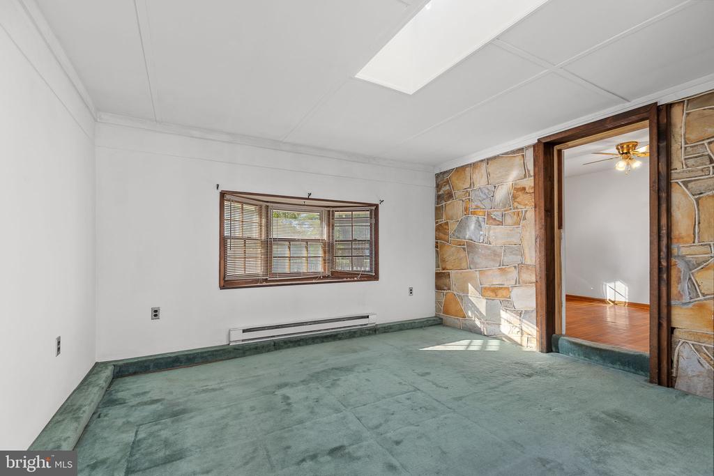 102 WALNUT DRIVE