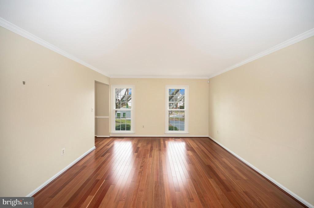 8 OAKBROOK COURT