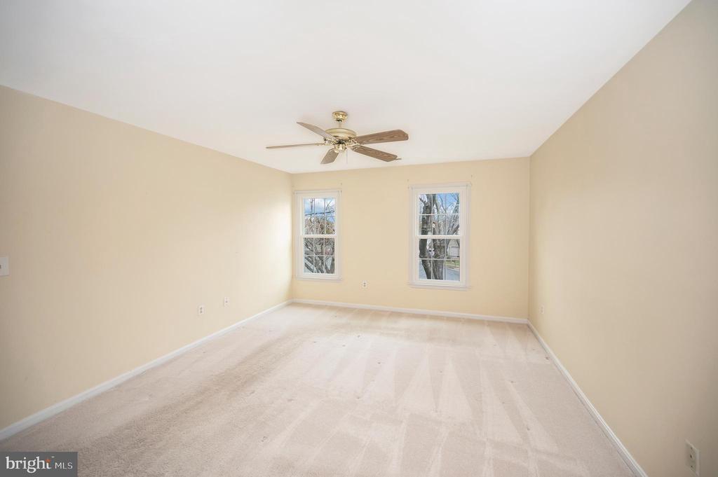 8 OAKBROOK COURT