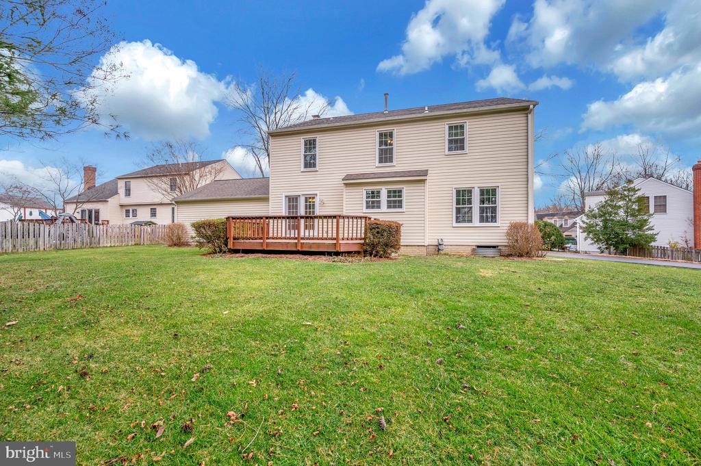 8 OAKBROOK COURT