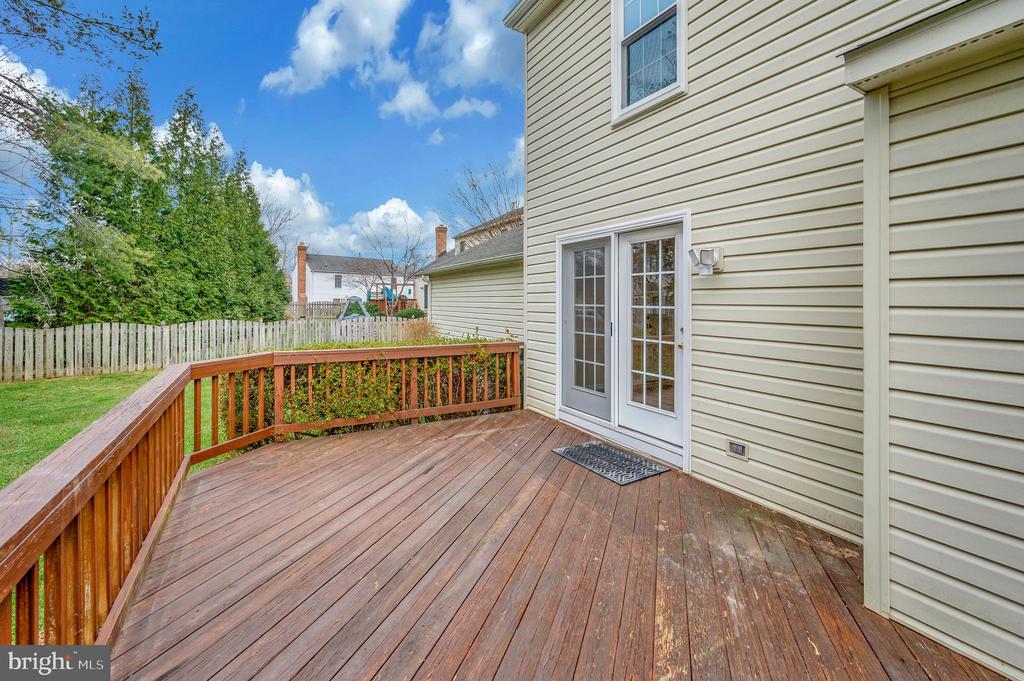 8 OAKBROOK COURT