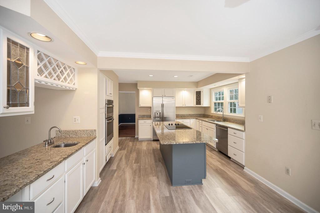 8 OAKBROOK COURT