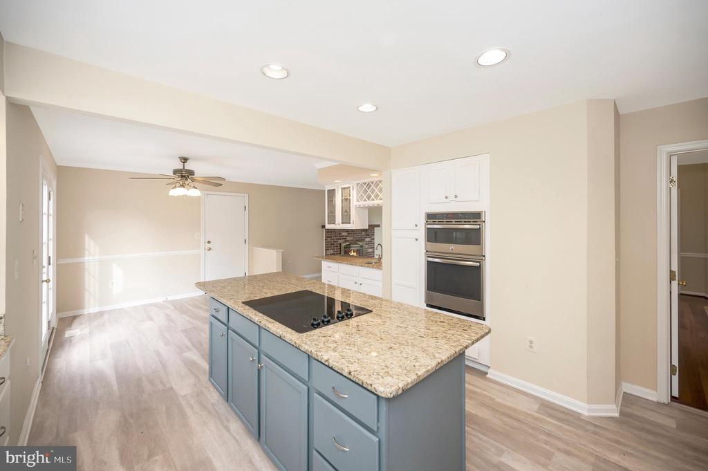 8 OAKBROOK COURT
