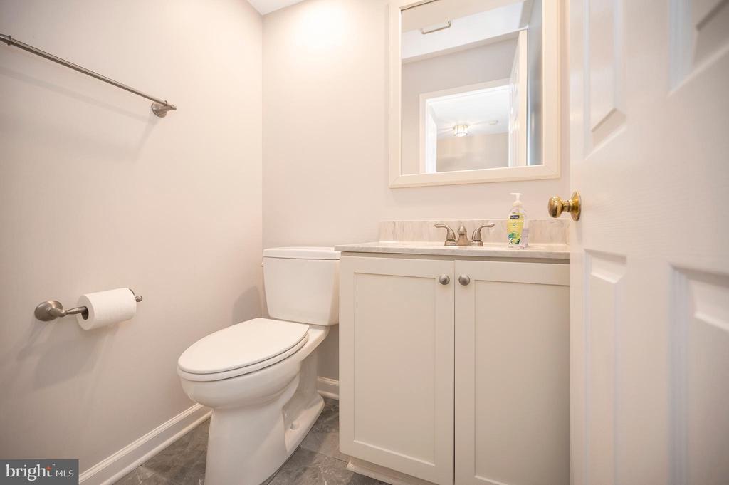 8 OAKBROOK COURT