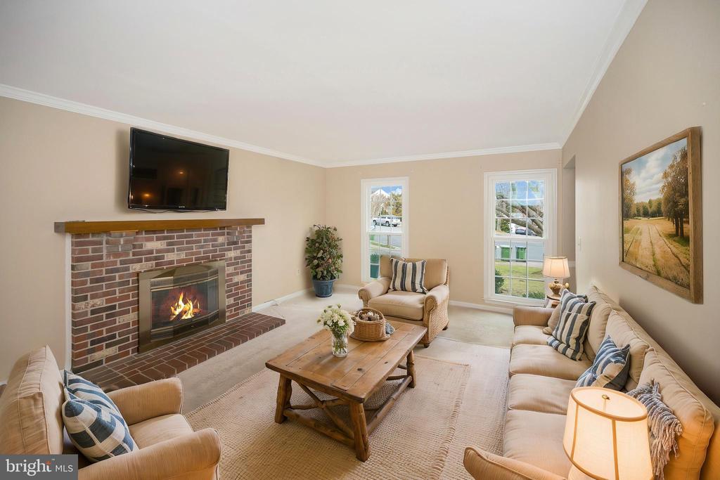 8 OAKBROOK COURT