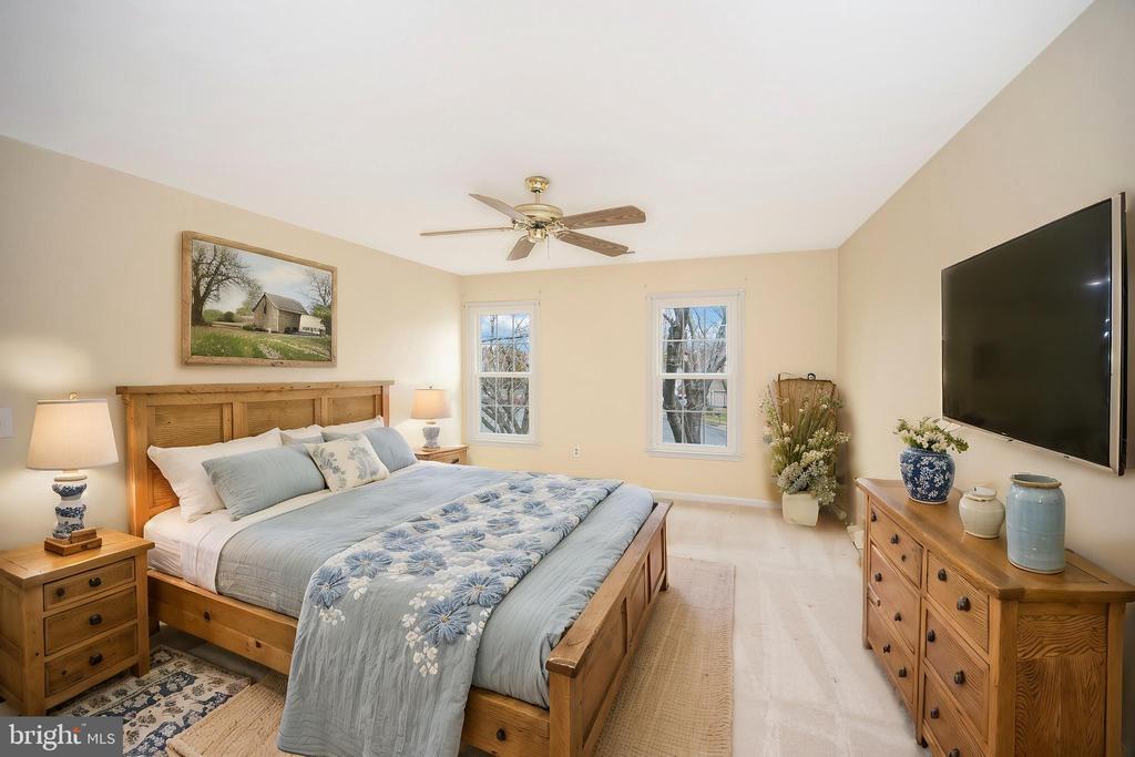 8 OAKBROOK COURT