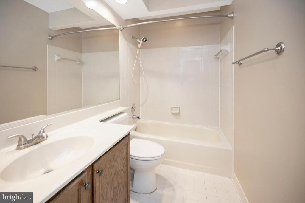 8 OAKBROOK COURT