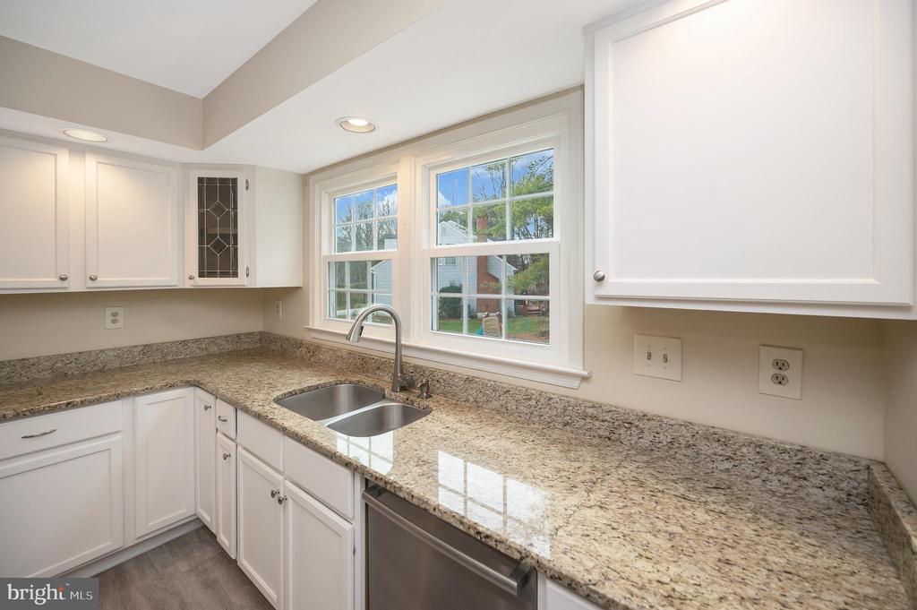 8 OAKBROOK COURT