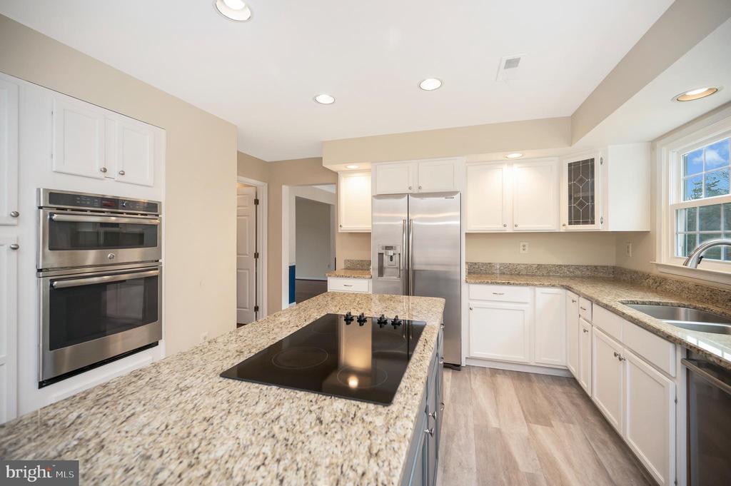8 OAKBROOK COURT