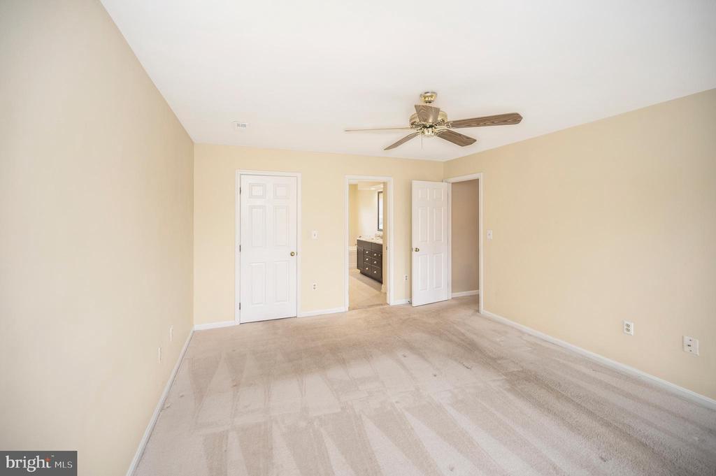 8 OAKBROOK COURT
