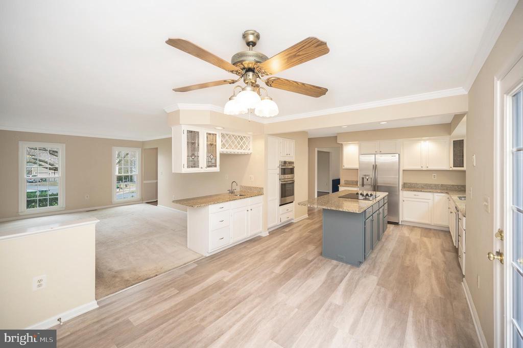 8 OAKBROOK COURT