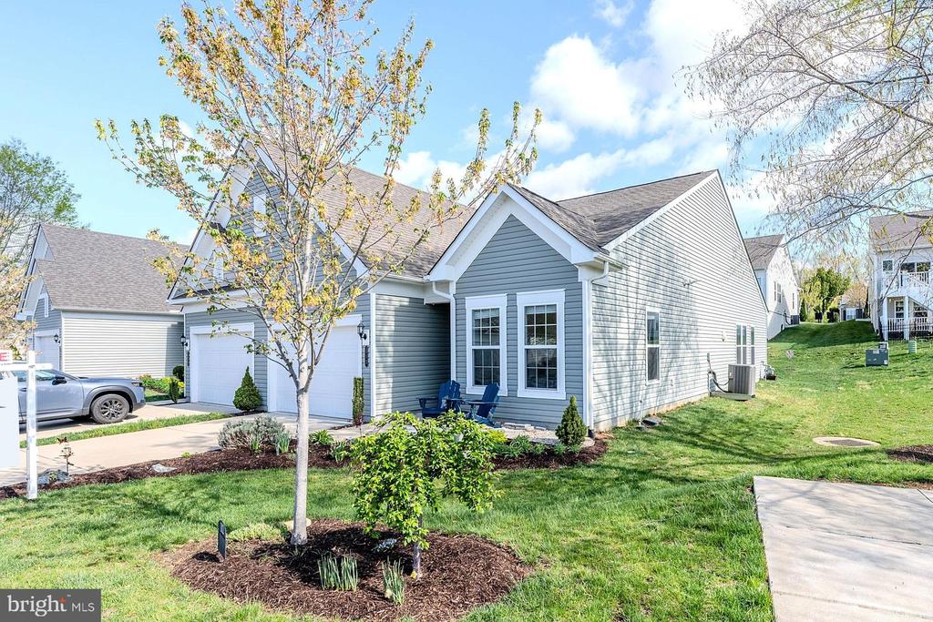 112 Hyannis Pl