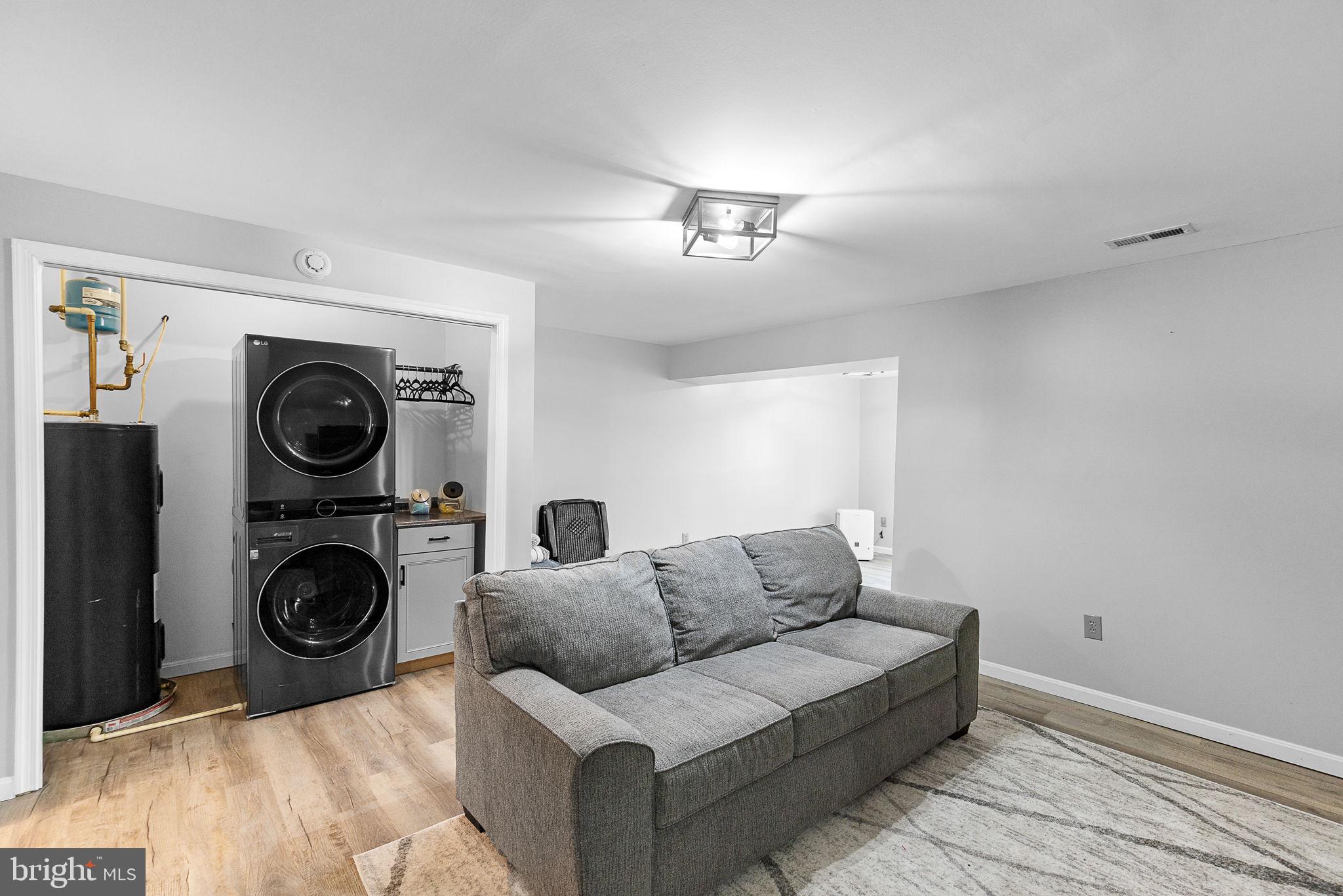 300 WIMBELDON COURT 218