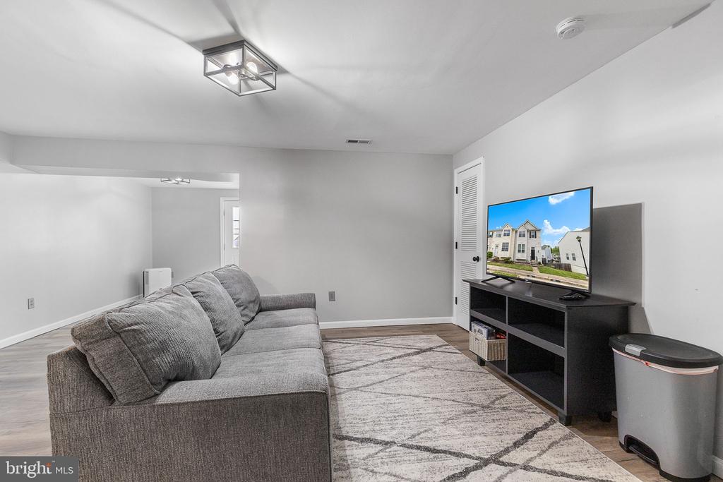 300 WIMBELDON COURT 218