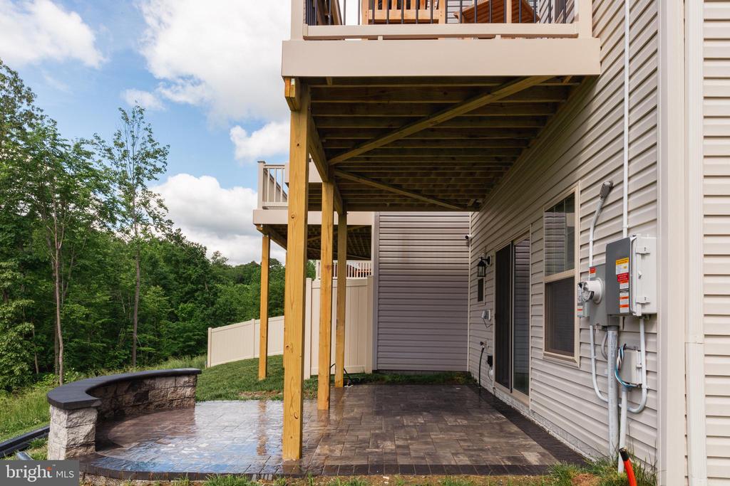 1221 CREEK BANK DRIVE