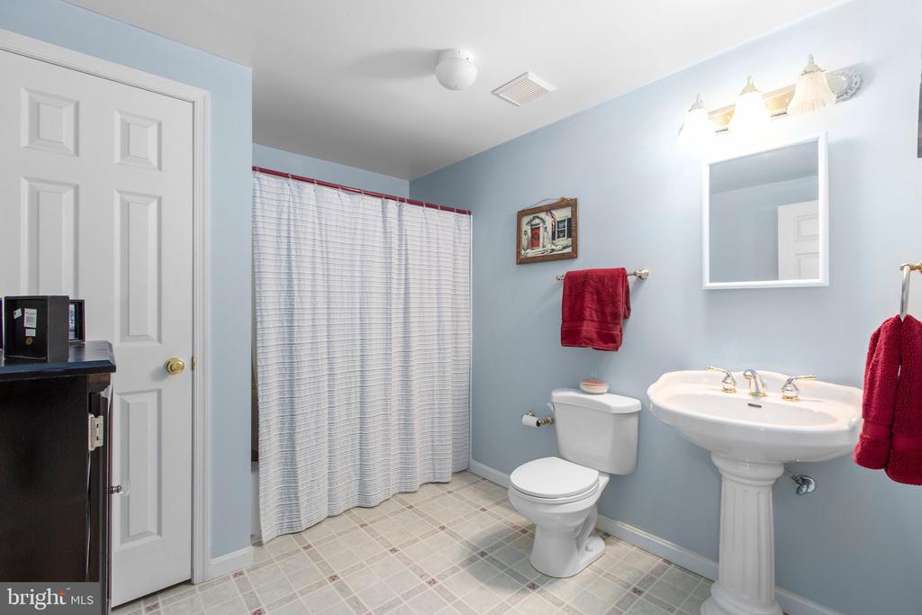 55 Queen Marys Ln