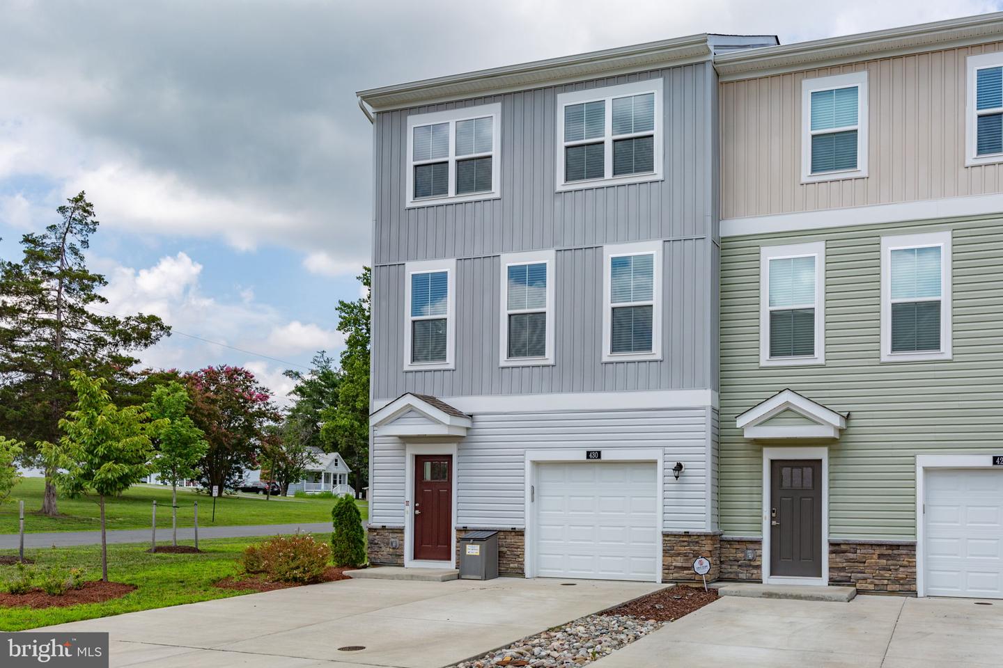 430 Snowberry Ln