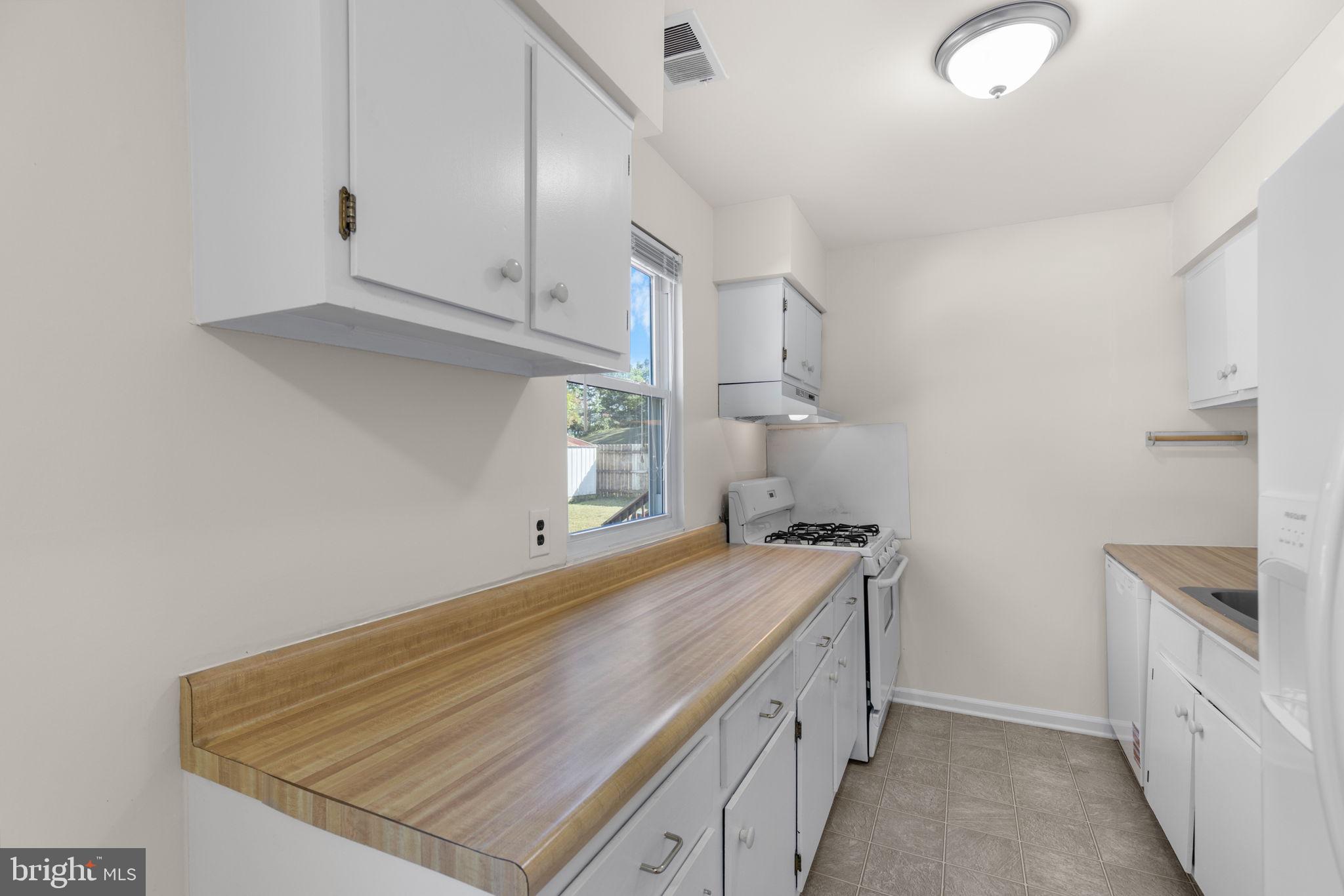 1102 JAMES MADISON CIRCLE