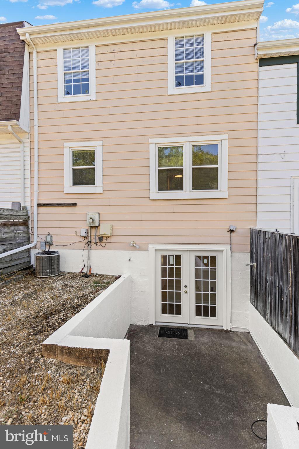 1102 JAMES MADISON CIRCLE