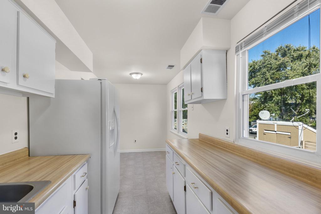 1102 JAMES MADISON CIRCLE