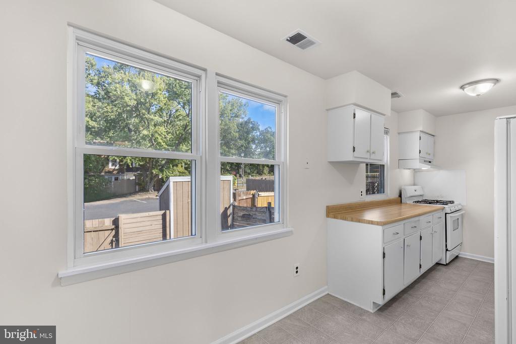 1102 JAMES MADISON CIRCLE