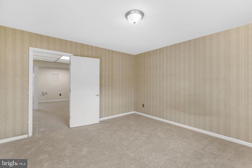 1102 JAMES MADISON CIRCLE