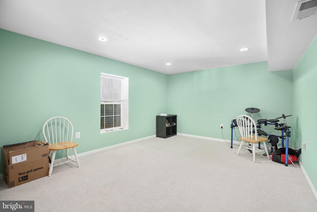45 CRESTWOOD LANE