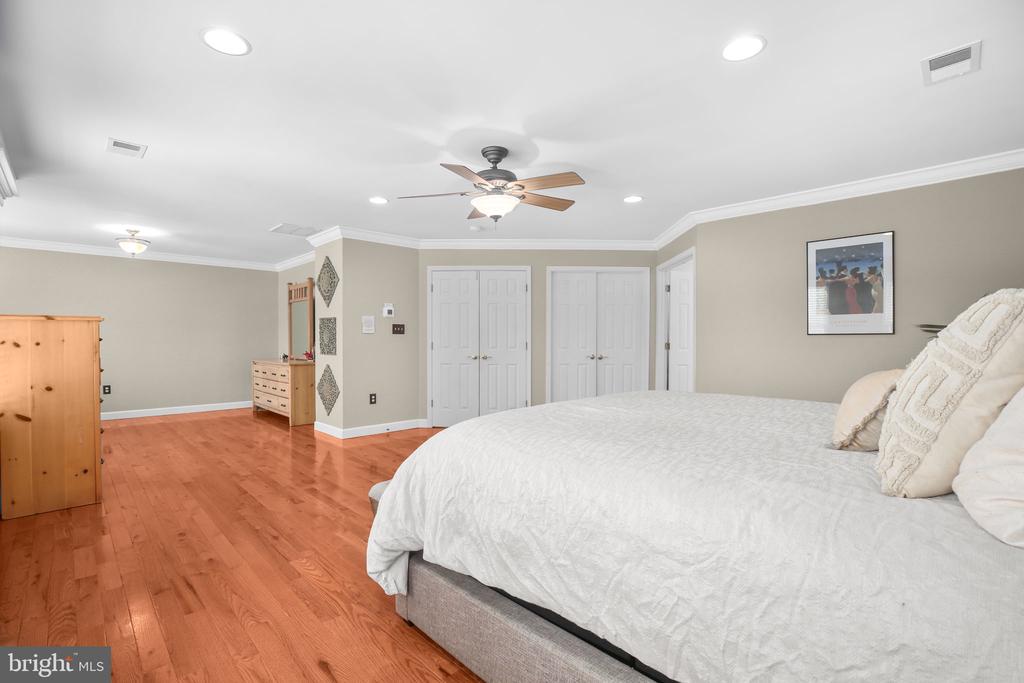 45 CRESTWOOD LANE