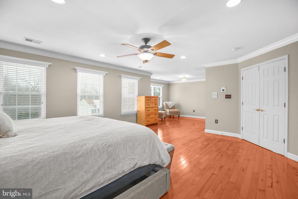 45 CRESTWOOD LANE