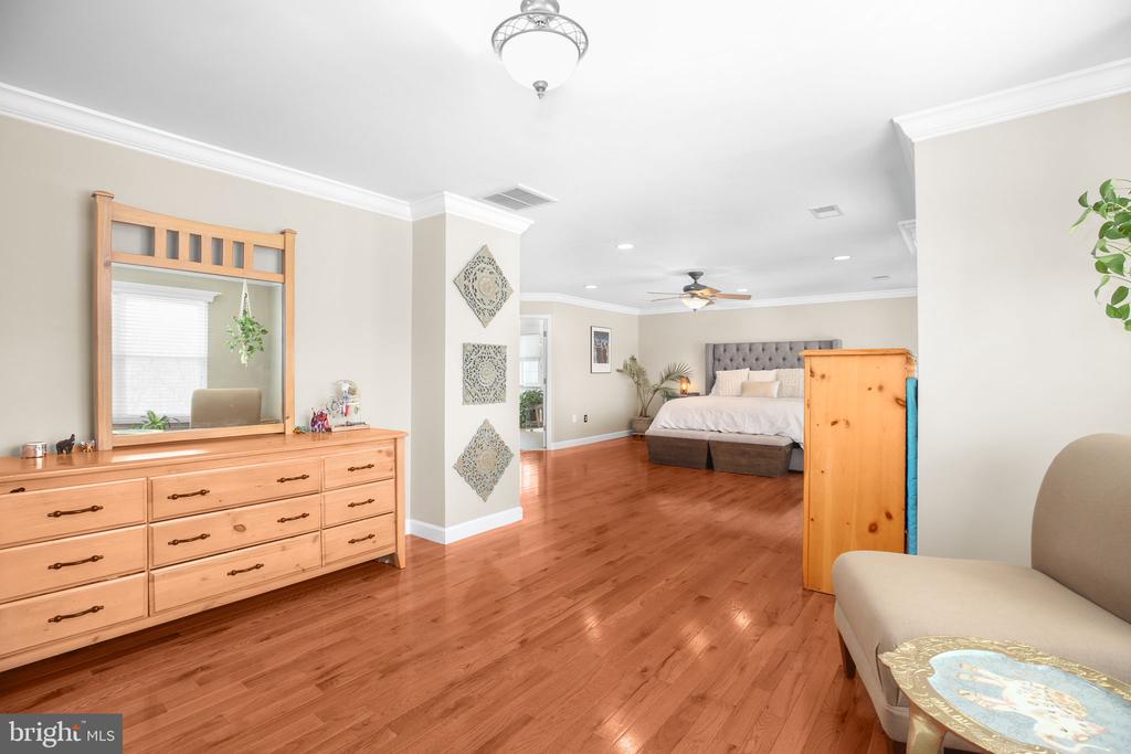 45 CRESTWOOD LANE