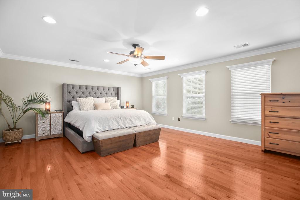 45 CRESTWOOD LANE